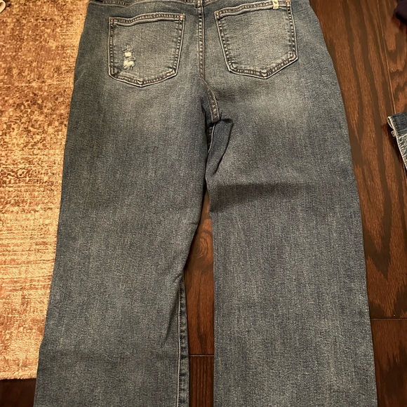 Sneak Peak Jeans - Picture 5 of 5
